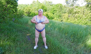 Neighbor Undressed in the Park and Pisses in Front of Everyone