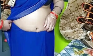 Bhabhi in blue color sari looking sexy.