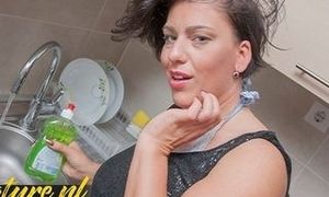 Massive Donk Mommy Aisha Is Getting Insatiable In Her Kitchen