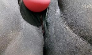 Tamil Mahi aunty play with vibrater toy rubbing his pussy so hot moaning nice sound