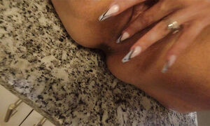 Thick Girl Has To Play With Herslf Before Work