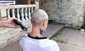 Behind the scenes: Lisa Fox shave her head. Music clip