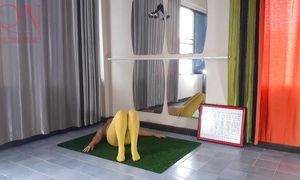 Regina Noir. Yoga in yellow tights doing yoga in the gym. A girl without panties is doing yoga. 2