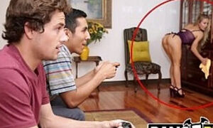 BANGBROS - Bathtime With MILF Stepmom Nicole Aniston & Tyler Nixon