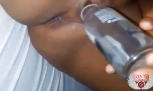 Squirt Latina slut fucking her pussy with a bottle until she squirts