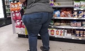 OMG!!!Eye Popping plus-size thighs and booty!!!