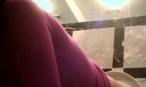 Camera escondida, banheiro feminino (Voyeur Pissing)