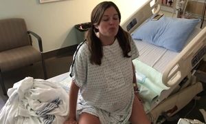 Maman se masturbe a l'hospital avant l'arrivee de bebe